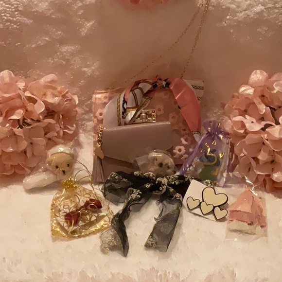 Waterproof small shoulder/arm bag with accessories - Picture 12 of 16